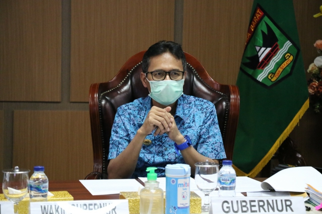 Menjadi Guru besar, momong cucu hingga menulis novel