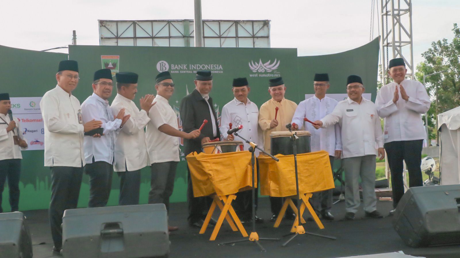 Gendang Sumarak Ramadhan Resmi Ditabuh, Gubernur Buya Mahyeldi : Jadikan Kawasan Masjid Raya Pusat Kegiatan Perekonomian 