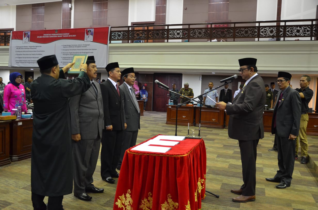 Tiga Anggota DPRD Sumbar Pengganti Antar Waktu Diresmikan