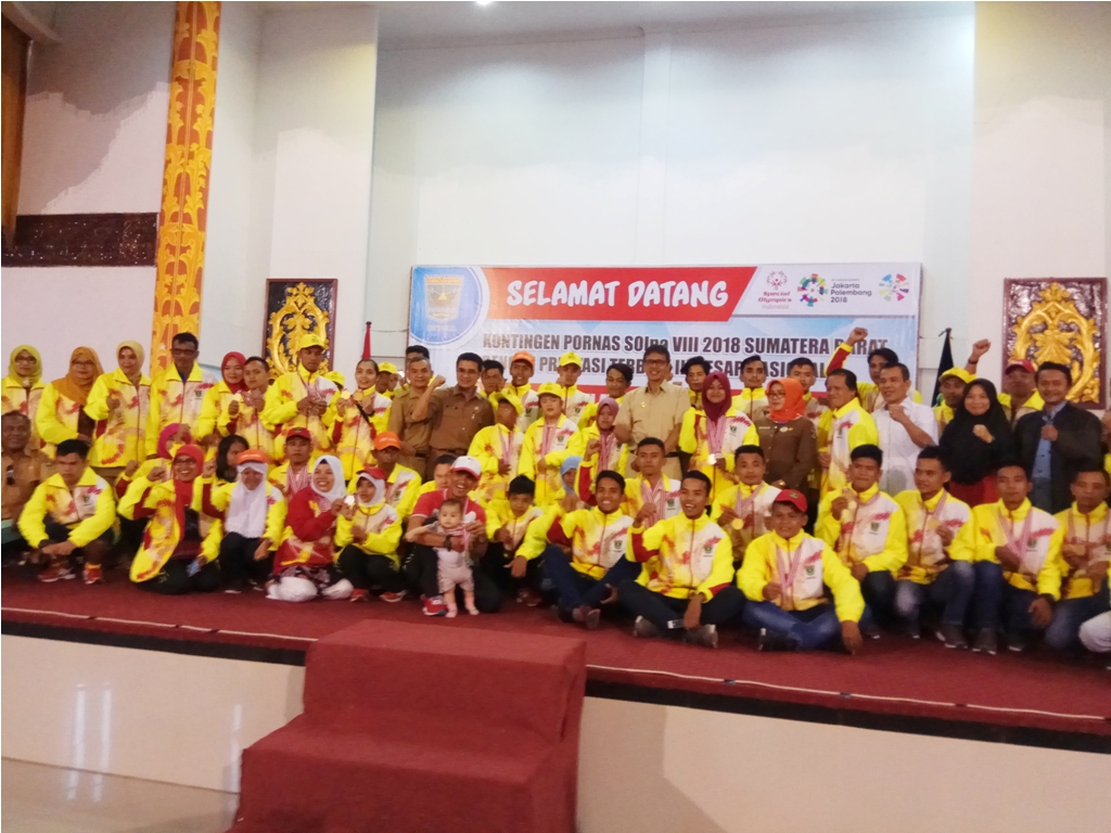 GUBERNUR BANGGA CAPAIAN KONTINGEN SOINA SUMBAR RAIH 3 BESAR NASIONAL 