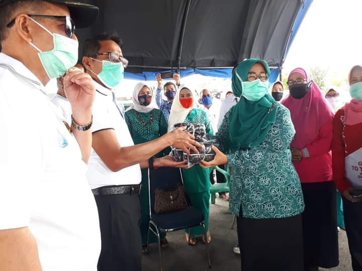 Gebrak Masker, Pemprov bersama TP PKK dan DPP IKAPTK Sumbar Bagikan Ribuan Masker