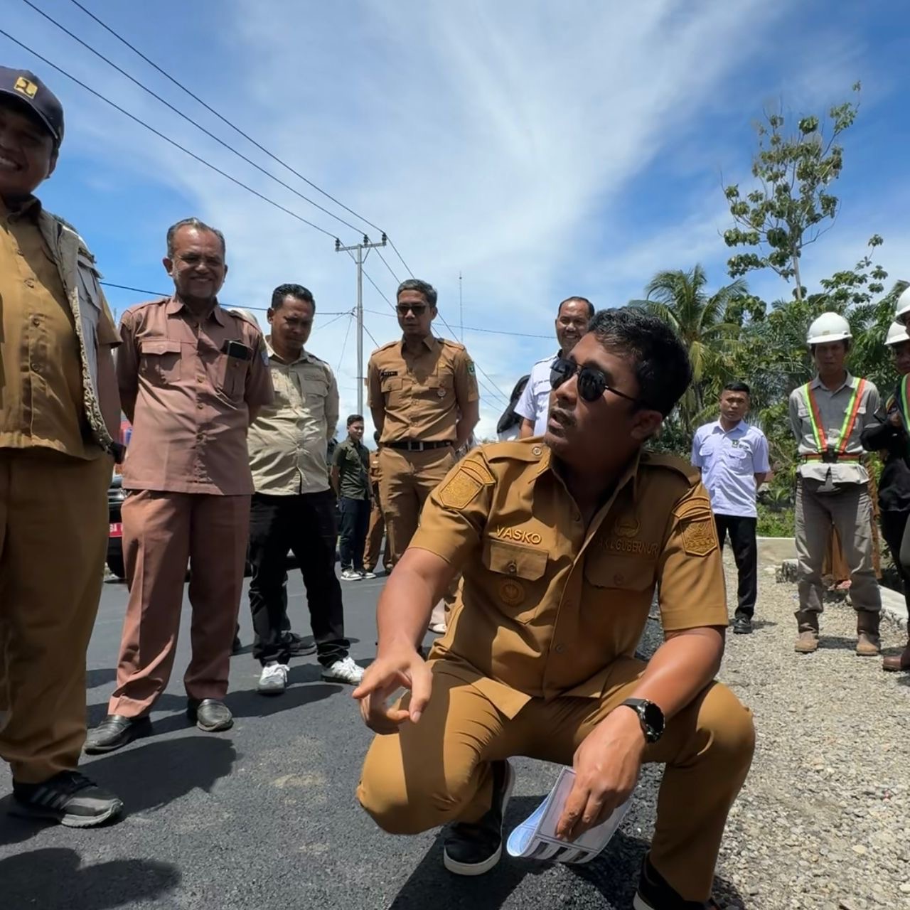 Warga Pasbar Sambut Jalan Mulus, Titip Harapan Air Bersih