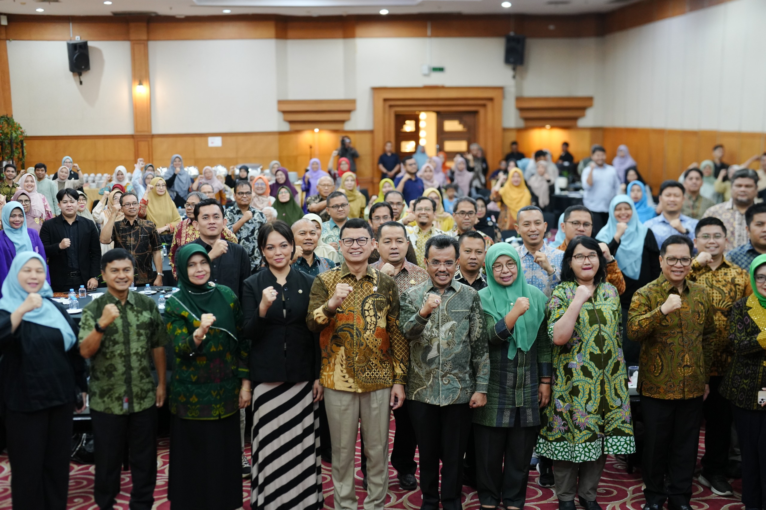 Sumbar Catat Penggunaan Antibiotik Tanpa Resep Tertinggi, BPOM dan Pemprov Tabuh Gerakan 'AMR Warrior'