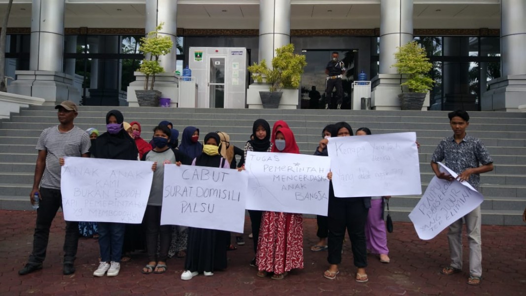 Terkait Surat Domisili Palsu. Puluhan Wali Murid Datangi DPRD Sumbar