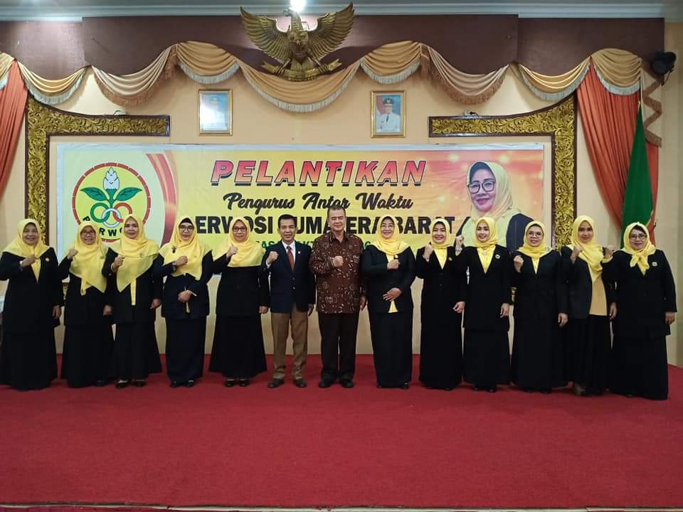 SYAIFUL LANTIK WARTAWATI NASRUL ABIT SEBAGAI KETUA UMUM PERWOSI SUMBAR