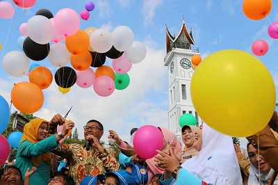 WALIKOTA RAMLAN CANANGKAN GERNAS BAKU, MENINGKATKAN MINAT BACA ANAK MELALUI PEMBIASAAN DI RUMAH