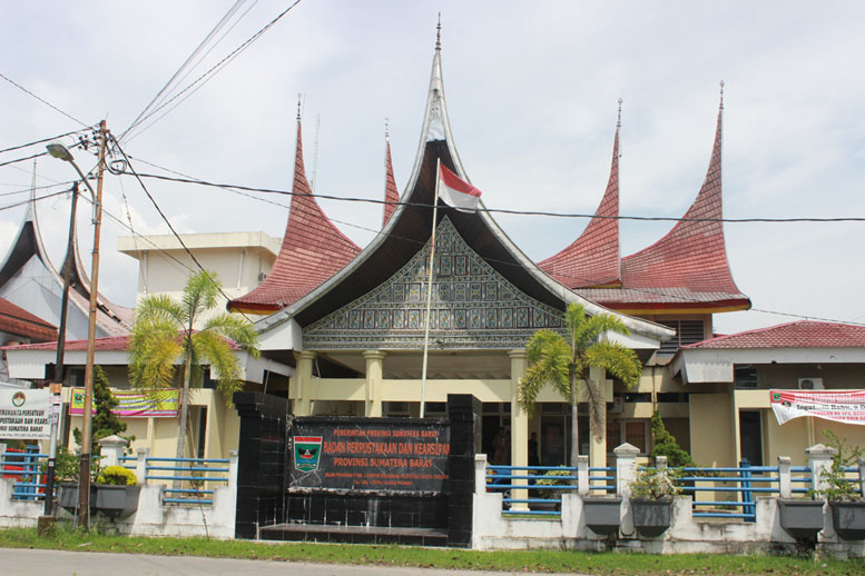 BANYAK ARSIP KOMISI PEMILIHAN UMUM (KPU) TAK TERTATA BAIK