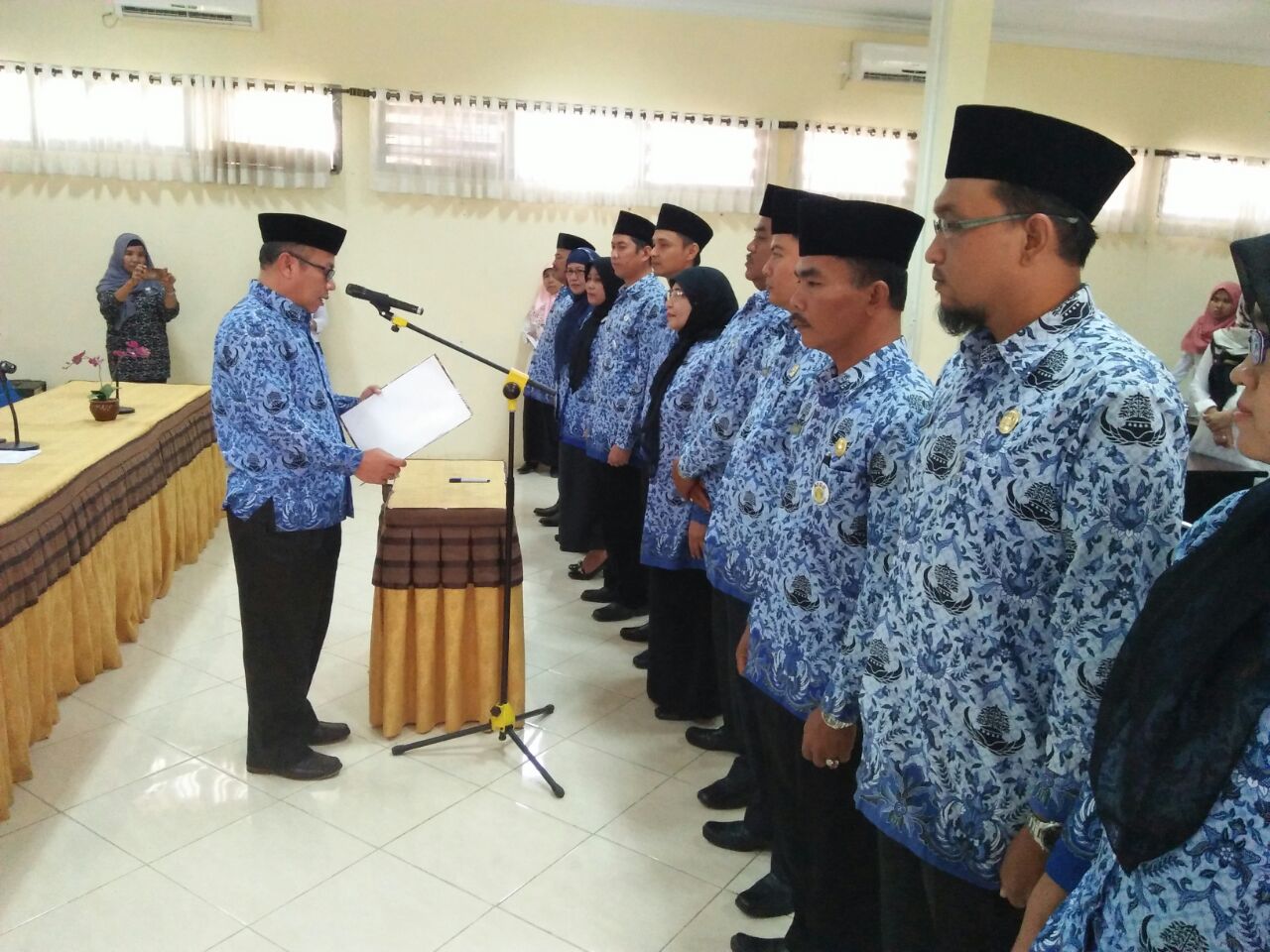 PENGANGKATAN PEJABAT  JABATAN ADMINISTRATOR DAN PENGAWAS DI DINAS PERINDUSTRIAN DAN PERDAGANGAN PROVINSI SUMATERA BARAT