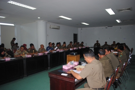 RAPAT PEMBAHASAN PELAKSANAAN HUT SATPOL PP KE-68 DAN SATLINMAS KE-56 TAHUN 2018 TINGKAT NASIONAL DI KALIMANTAN SELATAN DAN TINGKAT PROVINSI DI TANAH DATAR