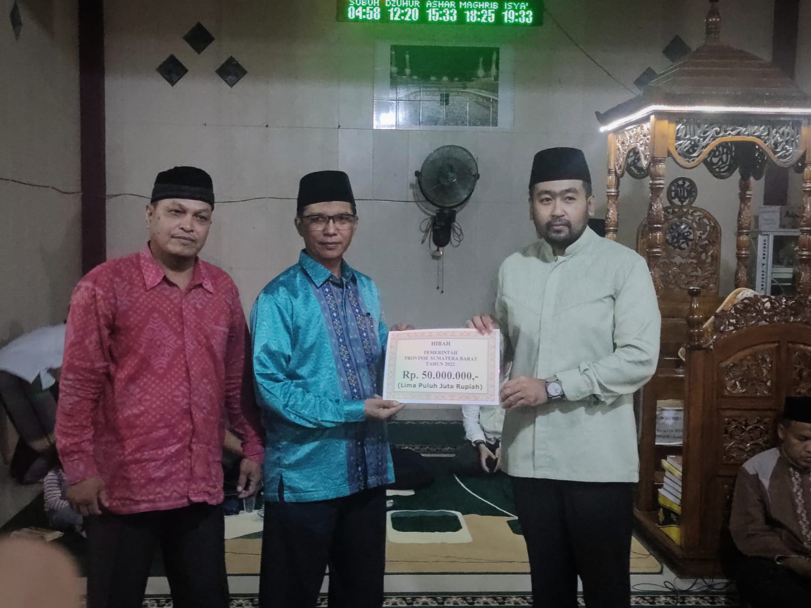 Safari Ramadan ke Lubuak Tarok, Wagub Sumbar Salurkan Bantuan Baznas