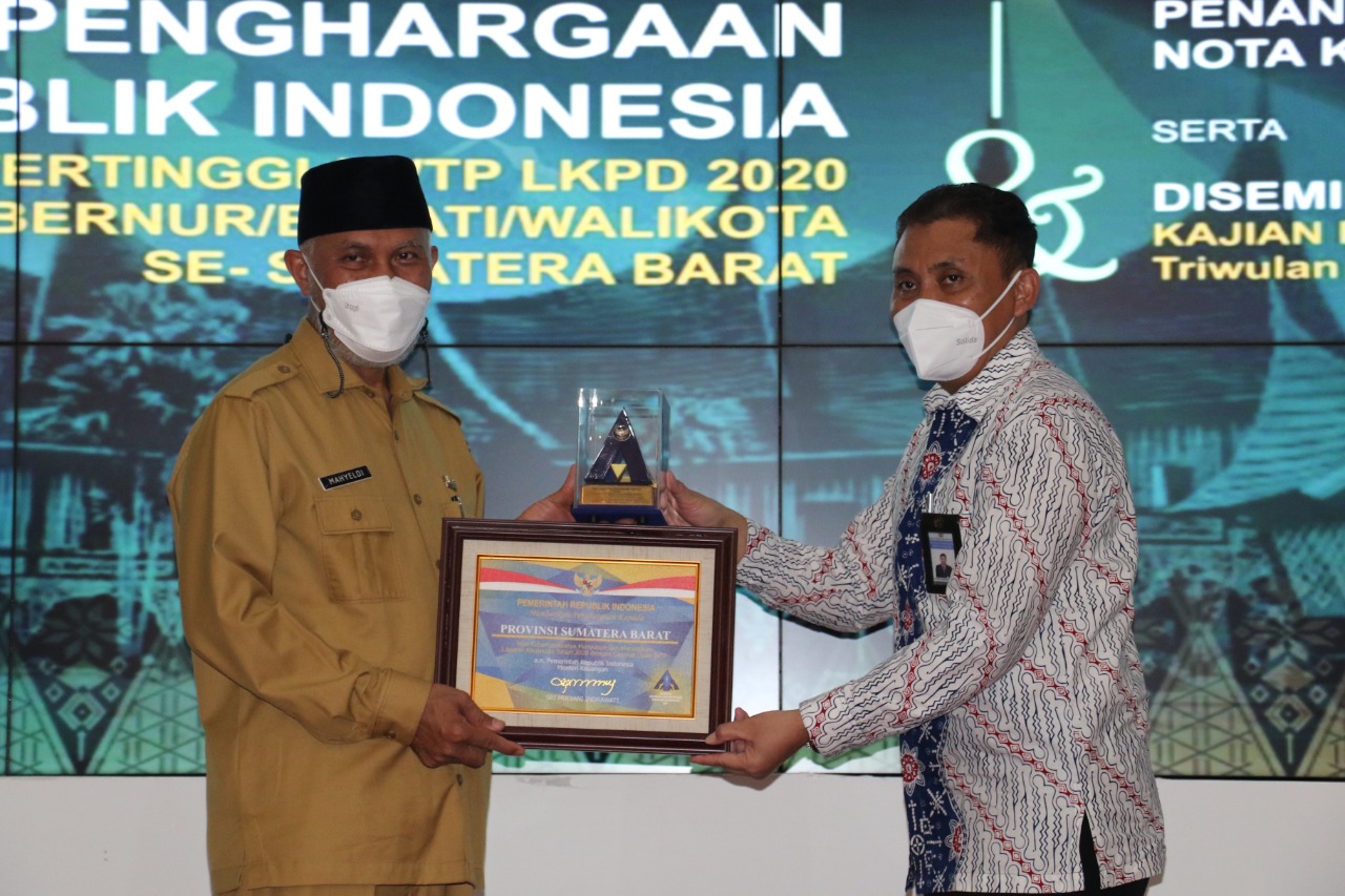 Pemprov Sumbar Serta 17 Kabupaten dan Kota Terima Penghargaan Atas Capaian WTP 5 Kali Berturut-turut