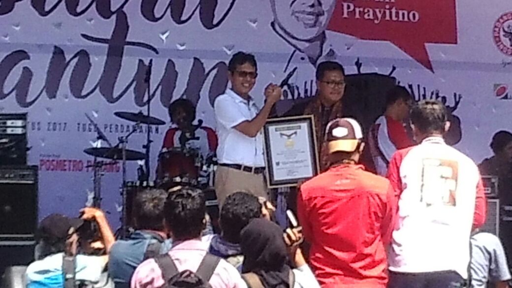 Irwan Prayitno Terima Piagam MURI