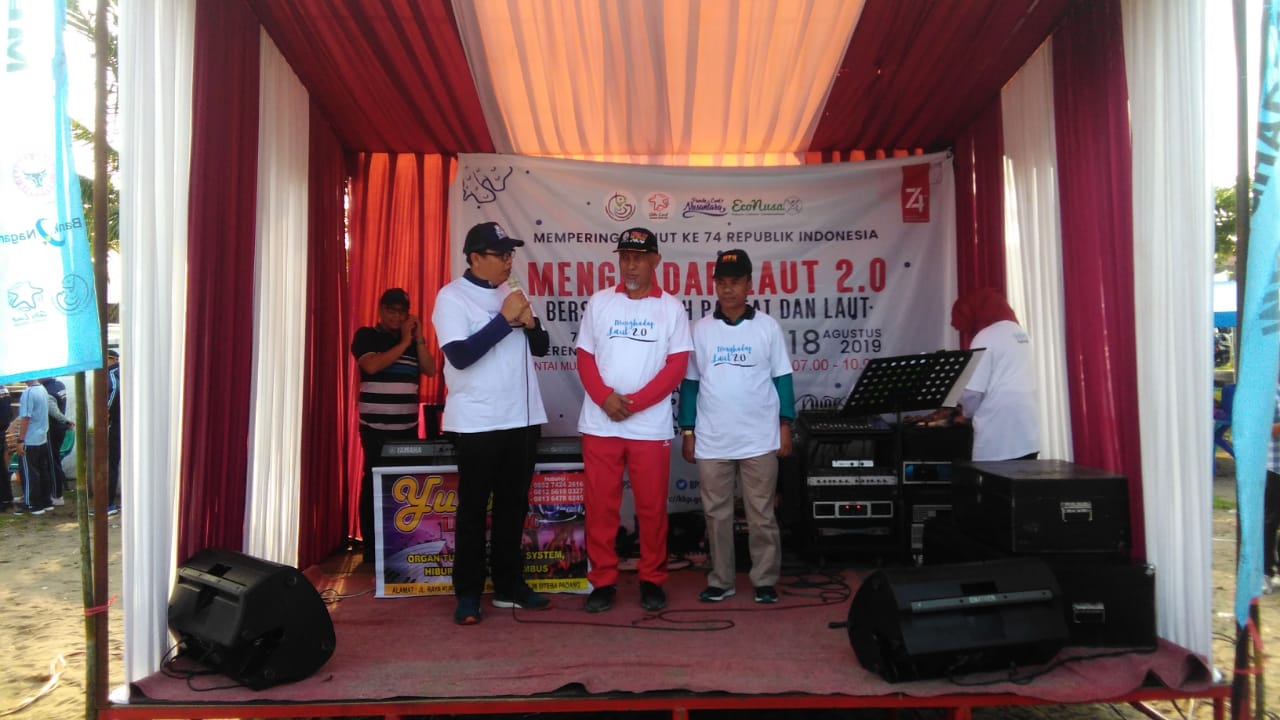 Kegiatan Bersih-bersih Pantai Diselenggarakan di Pantai Muaro Lasak Padang