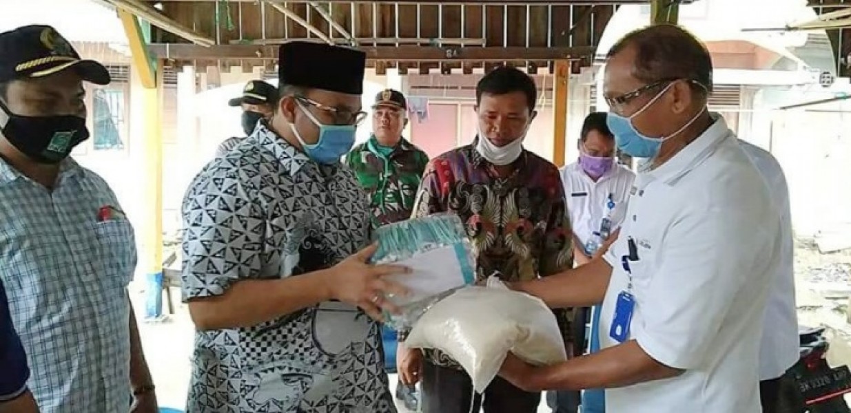 Benny Utama Bagi Sembako dan Masker di Simpati