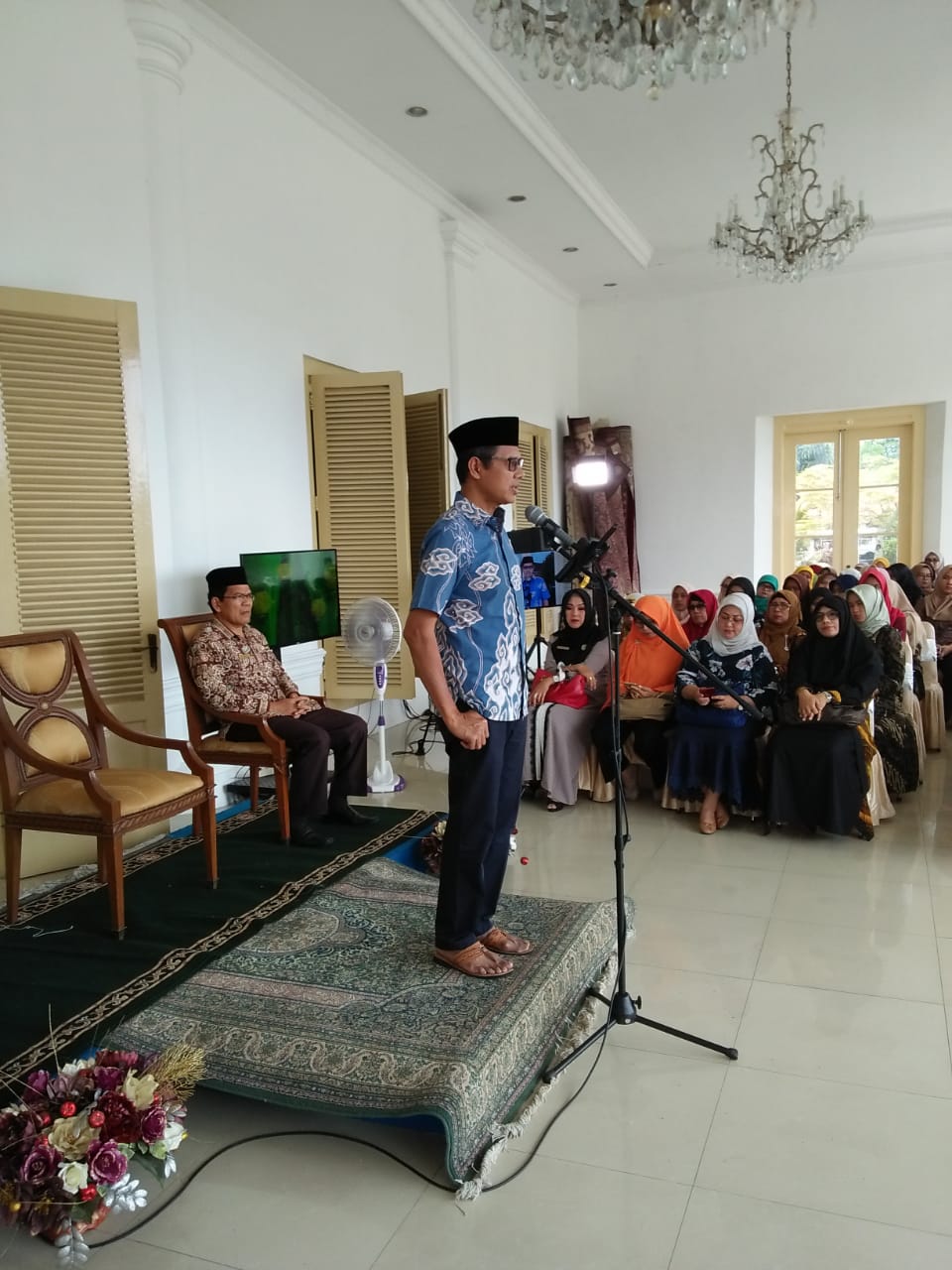 MENDIDIK DENGAN SANTUN