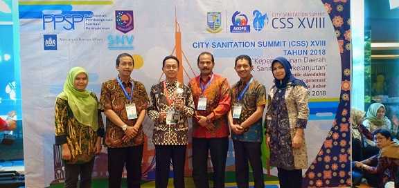 BUKITTINGGI RAIH PIALA BERGENGSI SMART SANITATION AWARD 2018