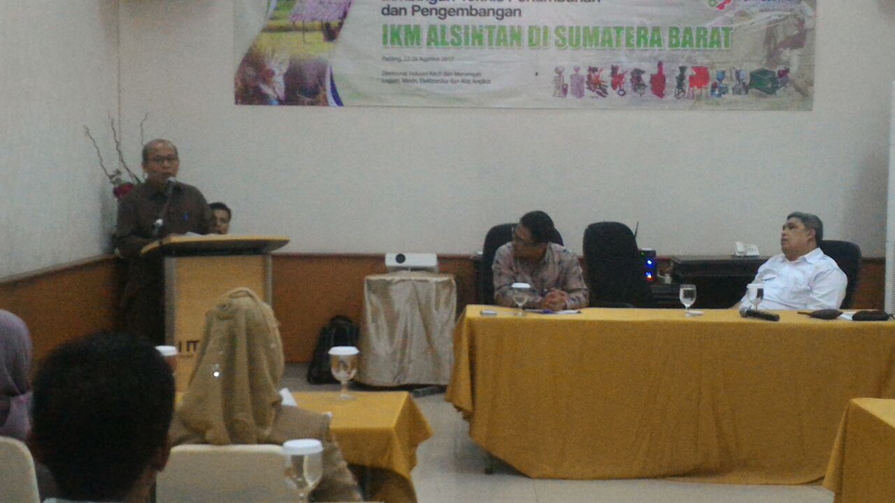 DISPERINDAG SUMATERA BARAT MENGADAKAN BIMBINGAN TEKNIS (BIMTEK) ALSINTAN KEPADA IKM