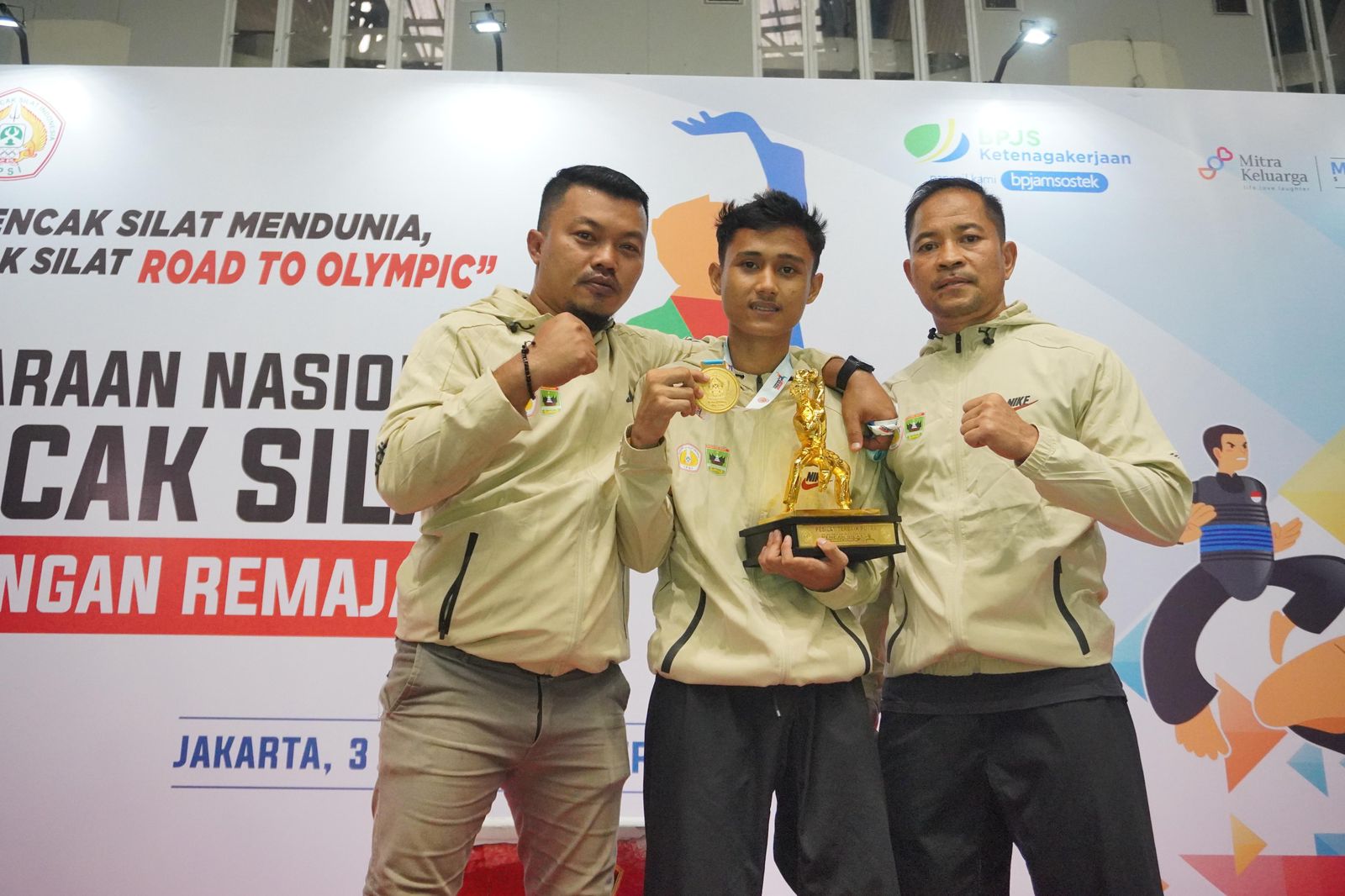 Pesilat Muda Sumbar Raih Emas dan Predikat Terbaik di Kejurnas 2025