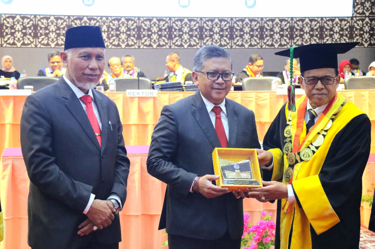 Hadiri Wisuda ke-127 UNP, Ini Pesan Gubernur Sumbar