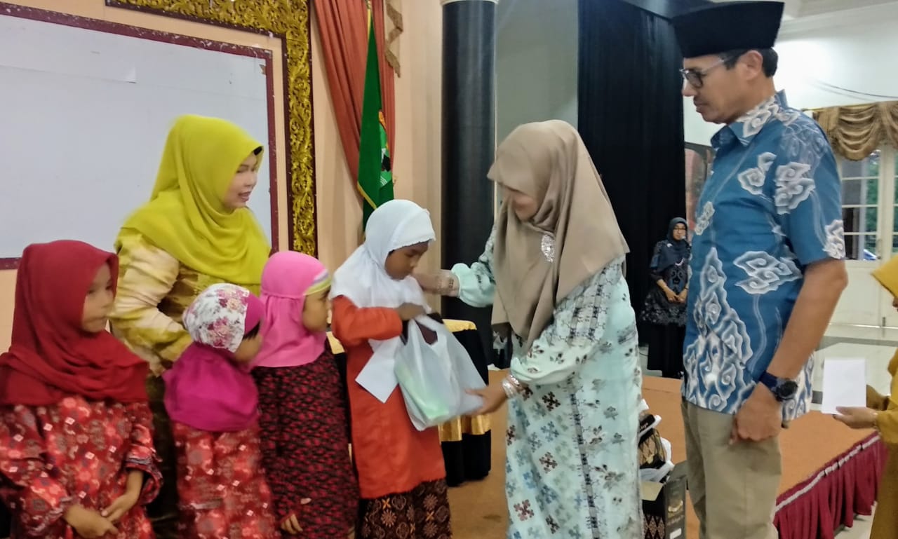 Nevi Irwan : Mari bersyukur dan menyantuni Anak Yatim