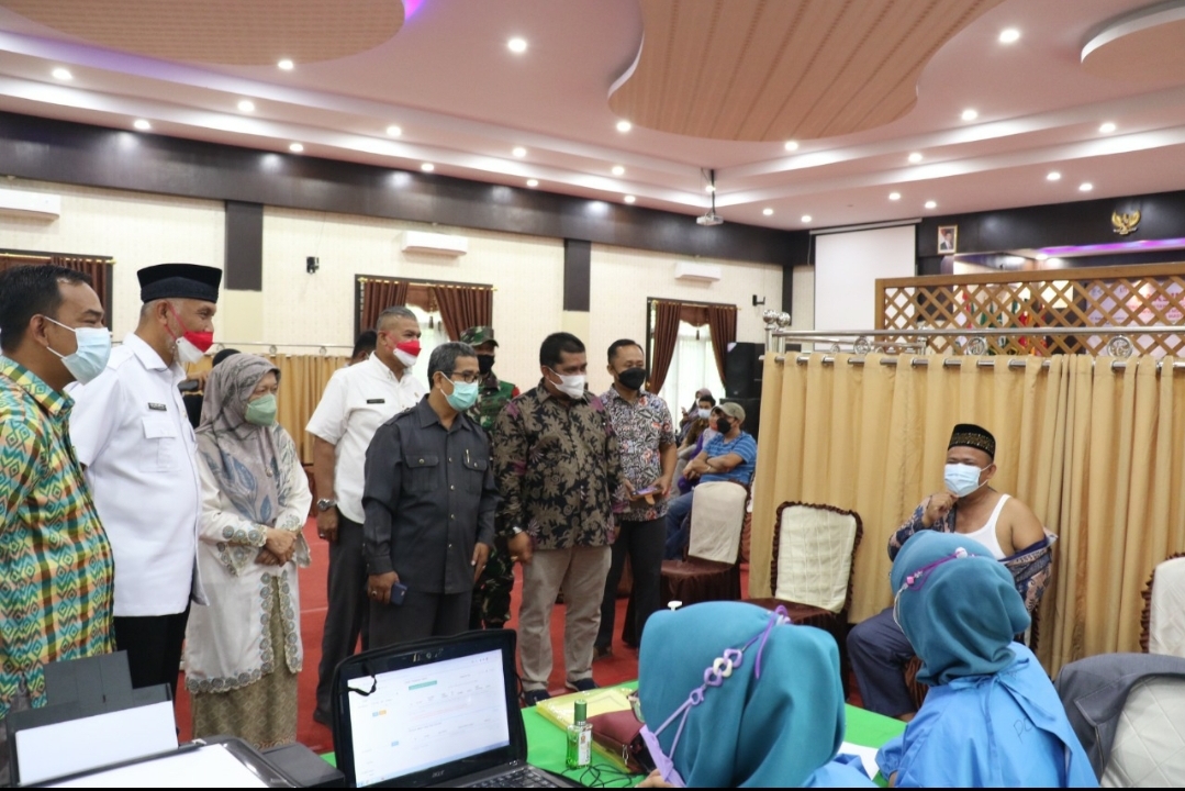 Gelar Vaksinasi Massal Covid-19 di Padang, Gubernur Ingin Muhammadiyah Bantu Sukseskan Vaksinasi di Sumbar