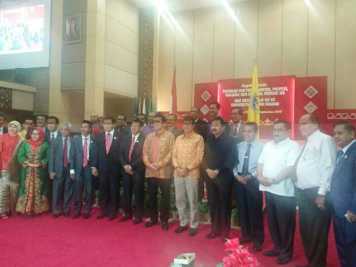 Gubernur Sumbar Dampingi Men PAN-RB Hadiri Wisuda di UNP