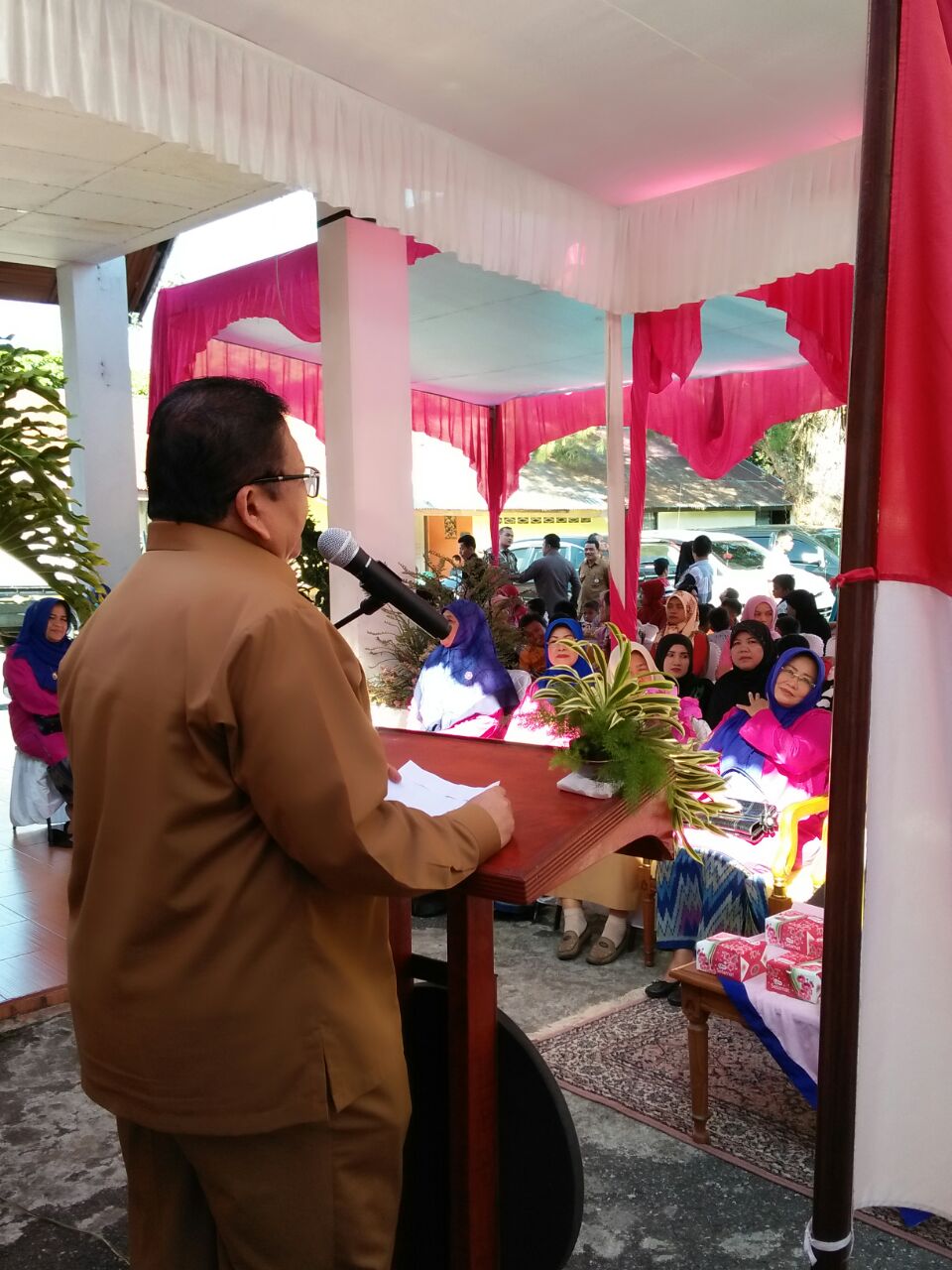 Sekda Sumbar Buka Kitanan Massal BKOW