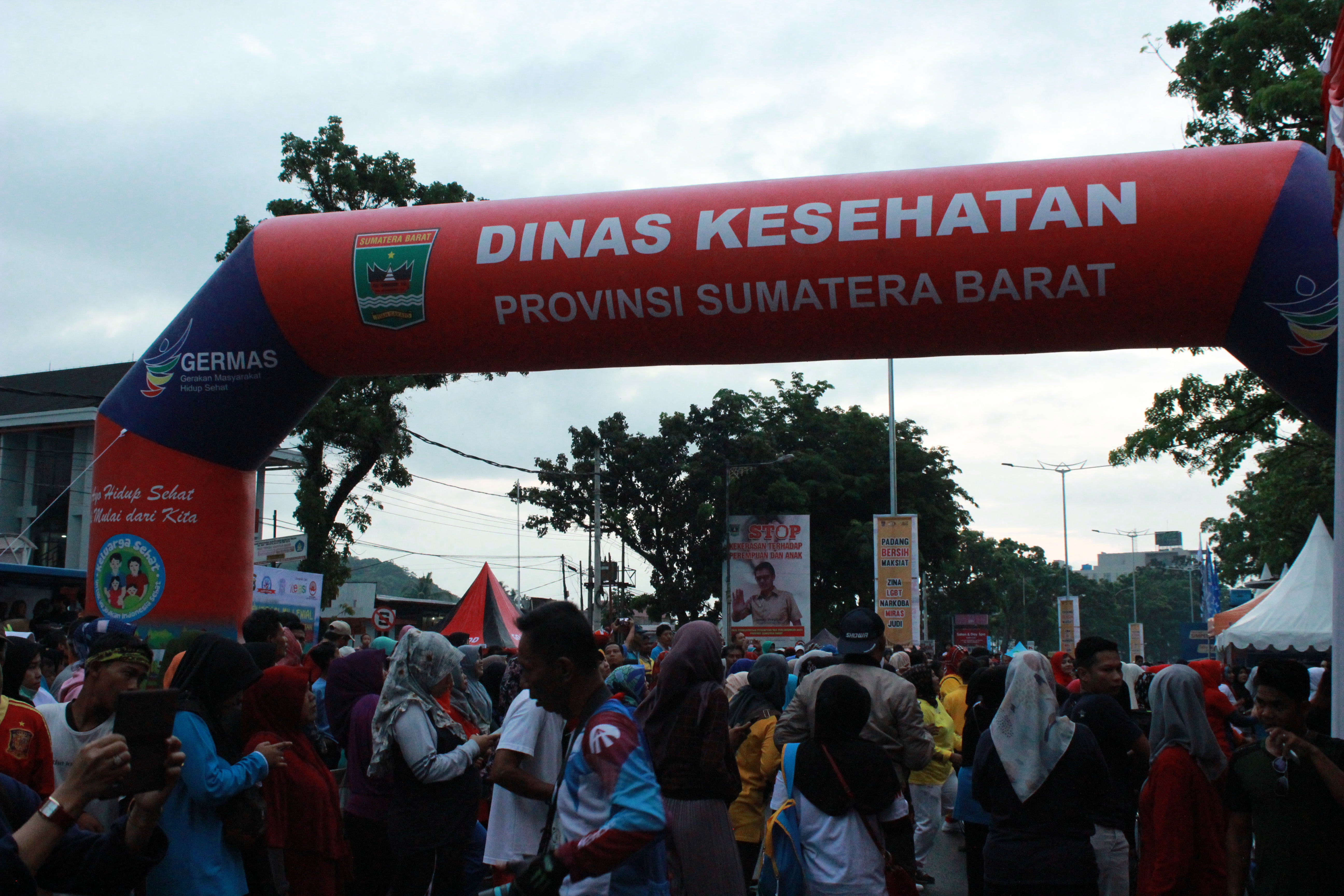 Pengobatan Gratis oleh Dinas Kesehatan Provinsi Sumatera Barat dalam kegiatan Car Free Day" (CFD)