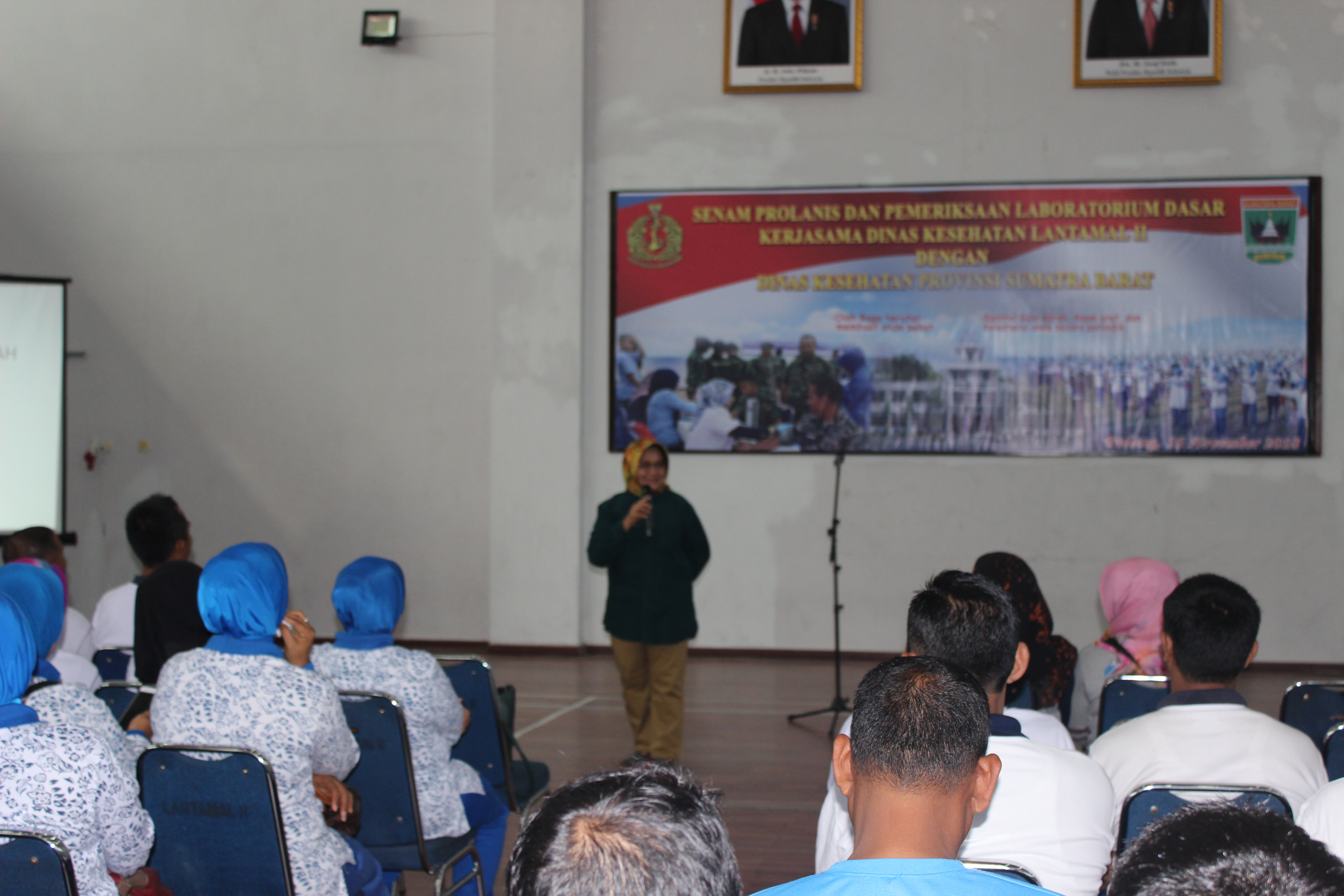 Bakti Sosial Berupa Pemeriksaan Kesehatan dan Pengobatan gratis di Lantamal Teluk bayur