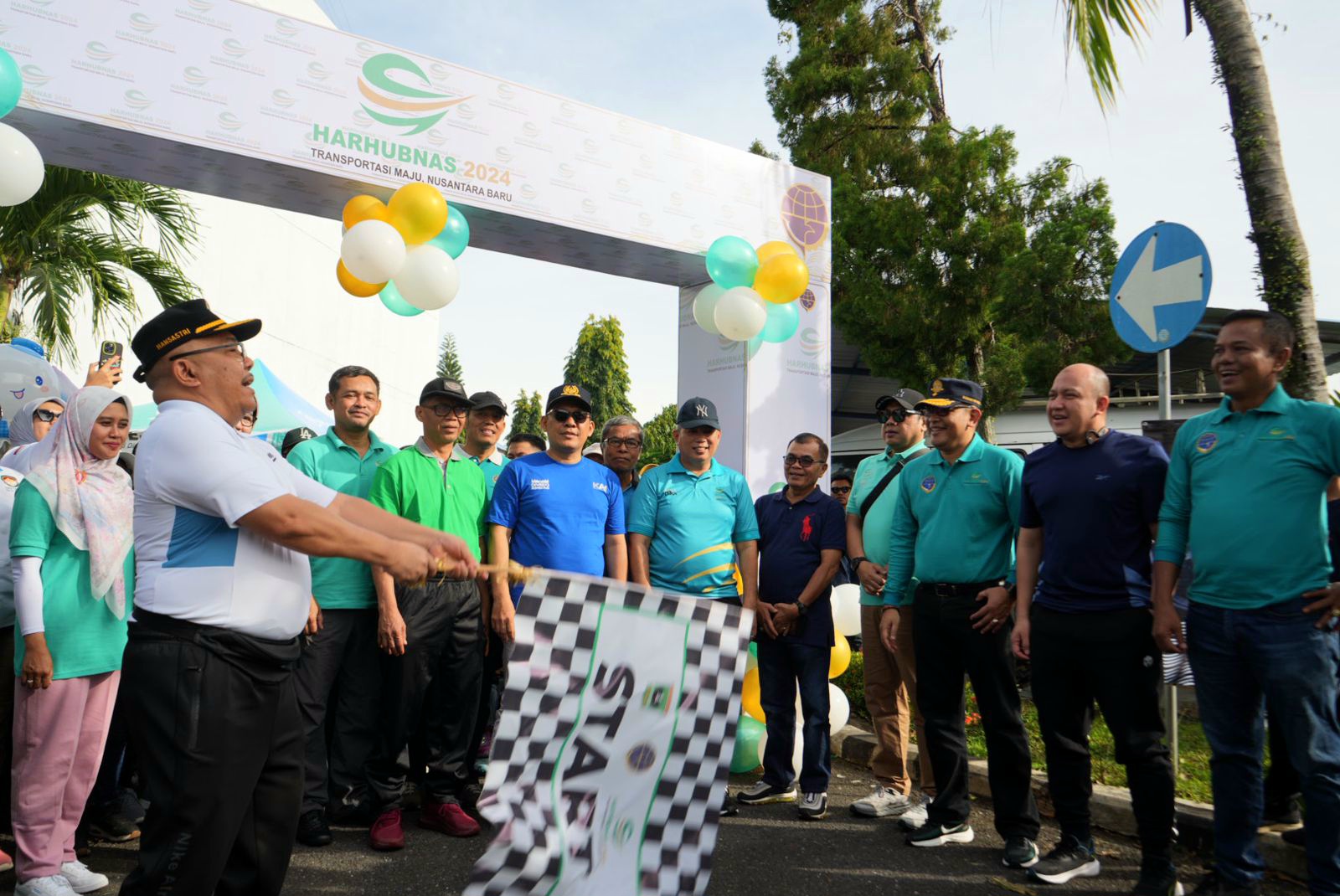 Sambut Harhubnas 2024, Dinas Perhubungan Sumbar Gelar Jalan Santai dan Perlombaan