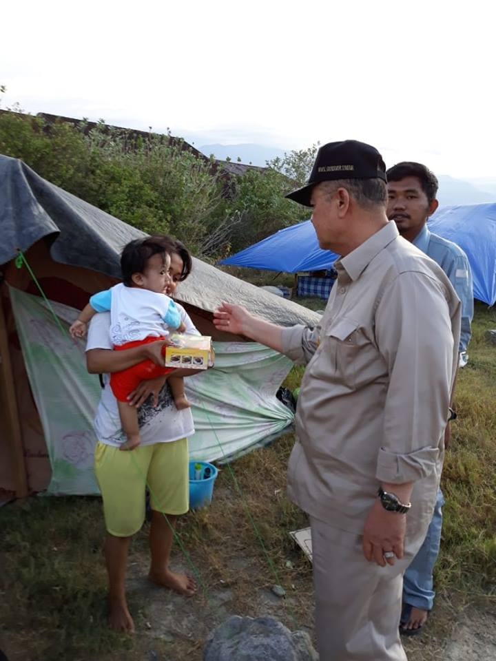 Wagub Nasrul Abit Santuni Pengungsi Bencana Gempa Sulteng dengan Randang
