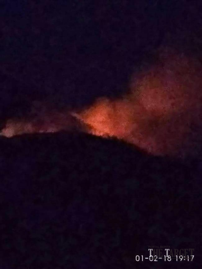 Api Masih Belum Kunjung Padam di Gunung Talang Solok