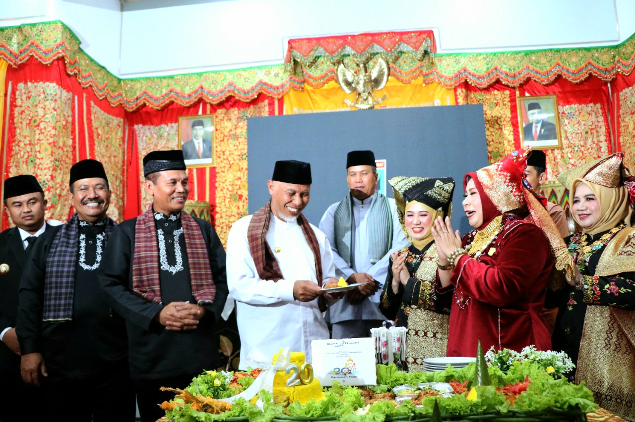 Hadiri Paripurna HUT ke-20 Kota Pariaman, Gubernur Sumbar Ajak Kuatkan Sinergitas Majukan Daerah