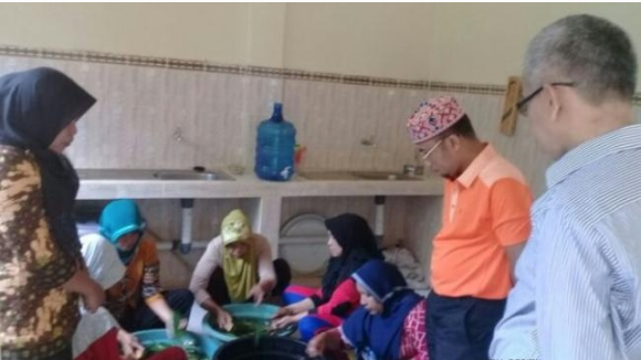 Wabup Sijunjung Kunjungi Industri Rumah Tangga