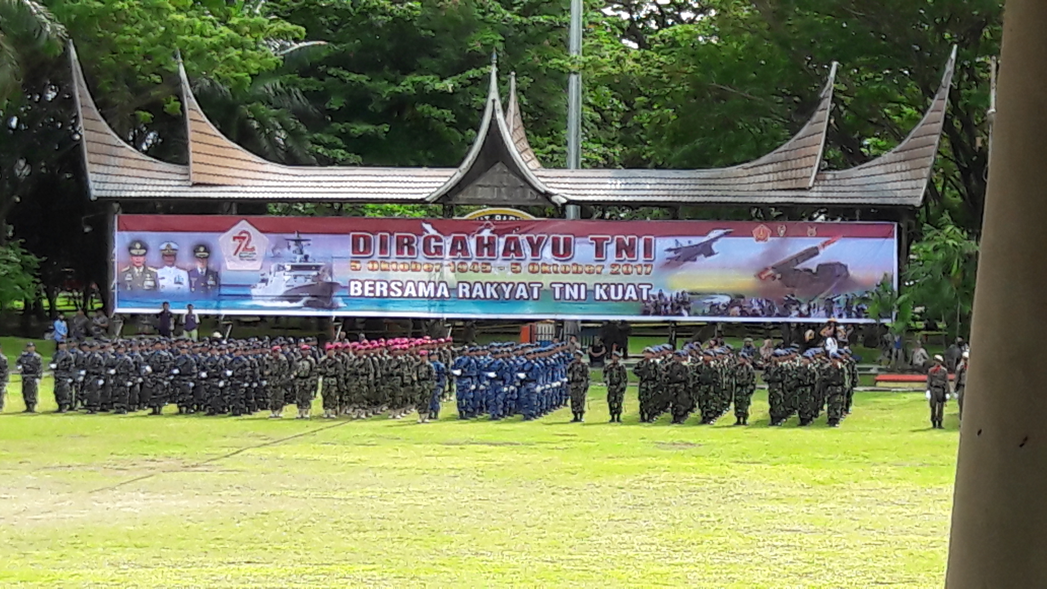 BERSAMA RAKYAT TNI KUAT