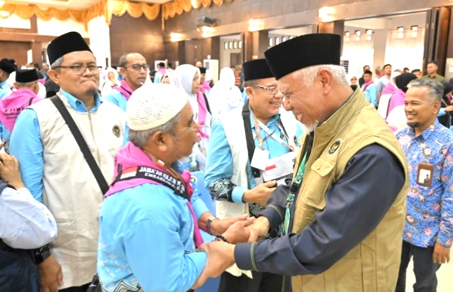 Gubernur Mahyeldi Lepas Kloter Pertama, 5.402 Jemaah Haji Embarkasi Padang Mulai Diberangkatkan ke Tanah Suci