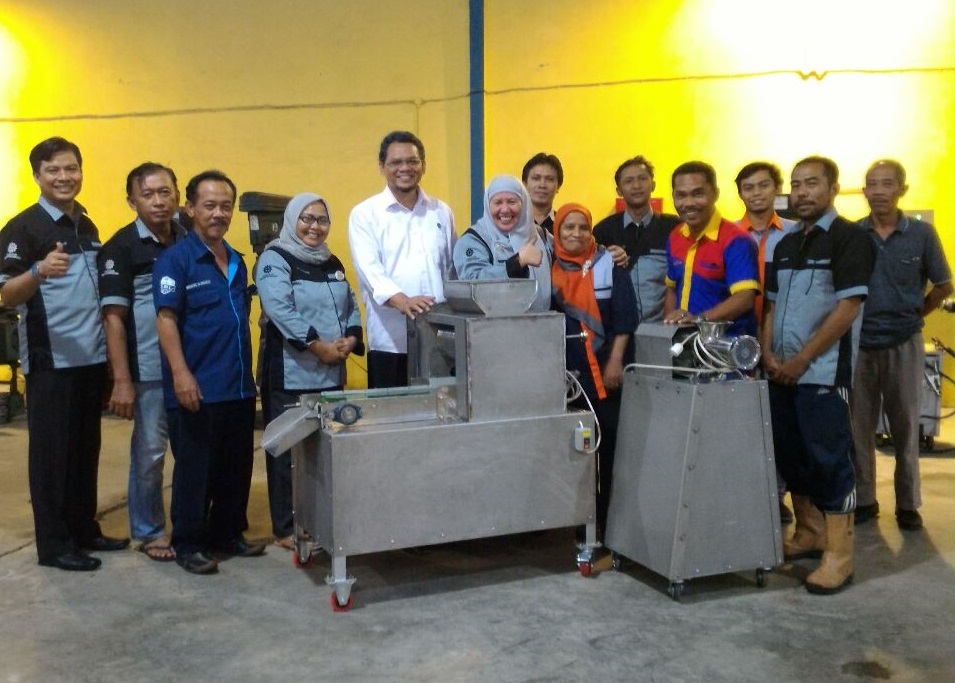 DISPERINDAG SUMBAR  MELAKUKAN PEMBUATAN PROTOTIPE MESIN PENCETAK KERUPUK UBI