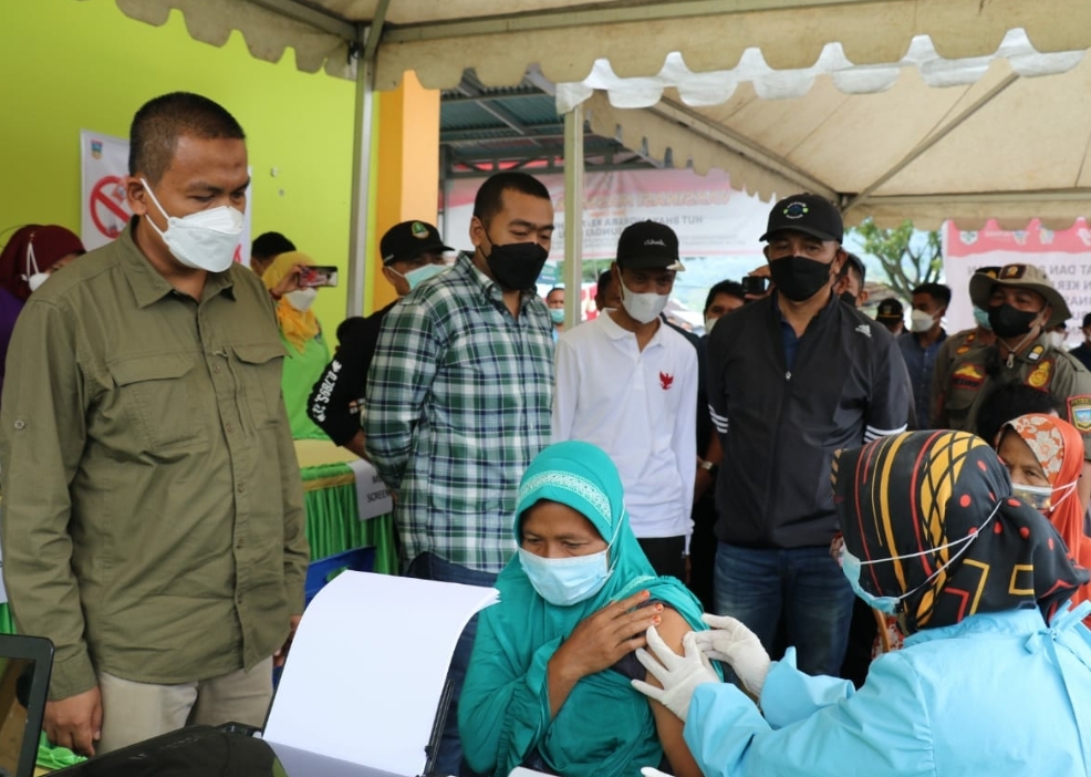 Ribuan Dosis Perhari, Wagub Apresiasi Antusiasme Vaksinasi Covid-19 Warga Solok Selatan