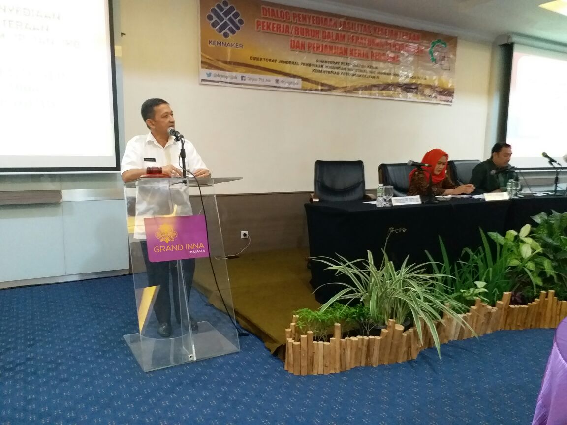 PEMERINTAH PROVINSI SUMATERA BARAT DORONG PERUSAHAAN UNTUK MENYEDIAKAN FASILITAS KESEJAHTERAAN DI LINGKUNGAN KERJA