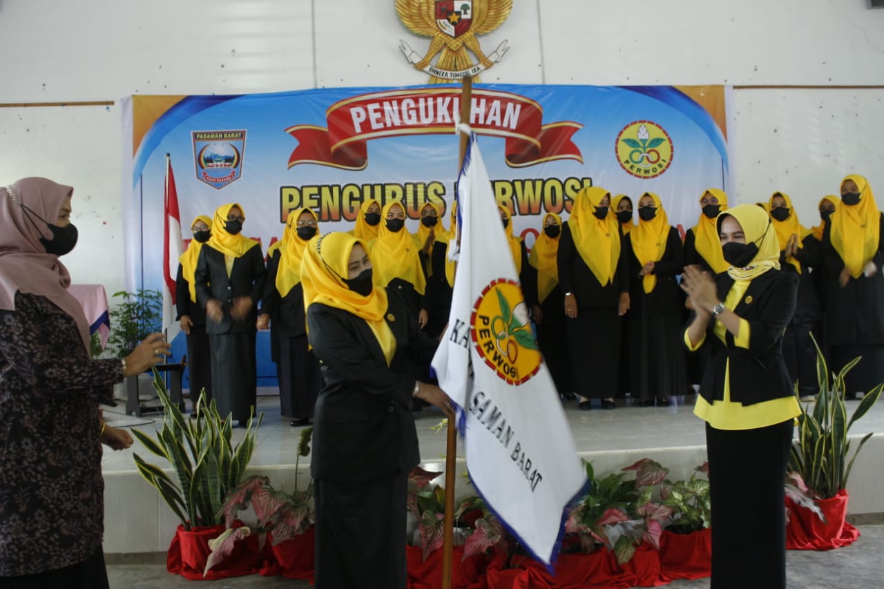 Ketua Perwosi Sumbar Kukuhkan Kepengurusan Perwosi Pasaman Barat