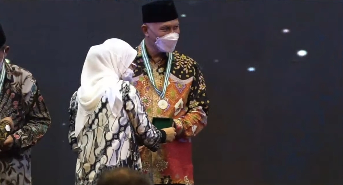 Buya Mahyeldi Raih Penghargaan K3 Kementrian Tenaga Kerja