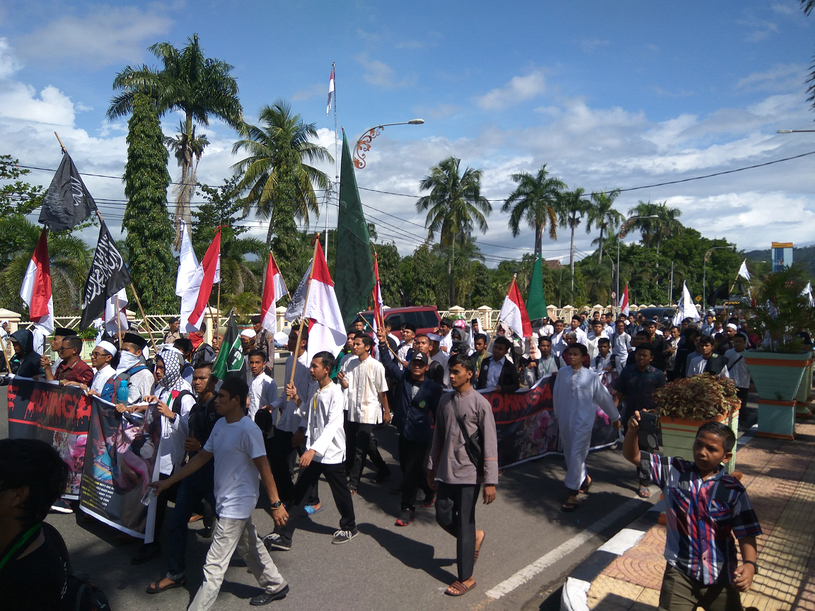 Pengamanan  Aksi Solidaritas untuk muslim Rohingya di Halaman Kantor Gubernur Provinsi Sumatera Barat