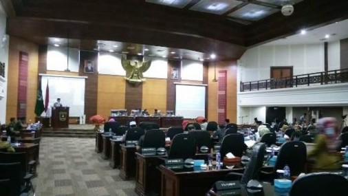 Gubernur Sumbar Sampaikan Nota KUA PPAS APBD 2019