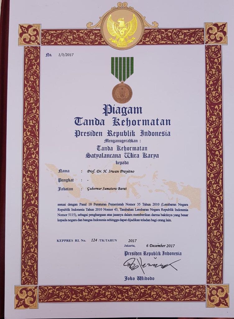 Presiden RI menganugerahi Gubernur Sumbar