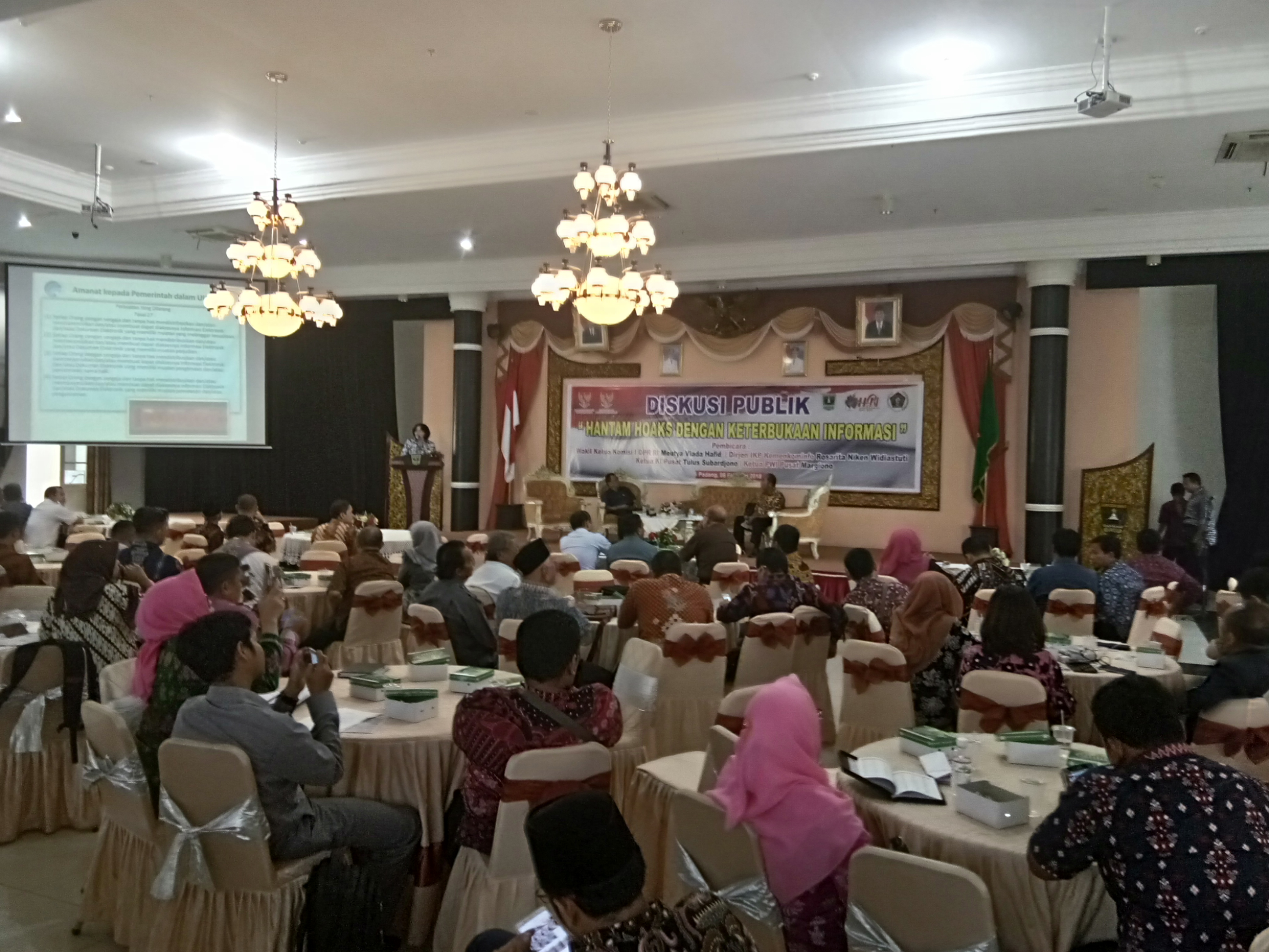 Diskusi Publik Hantam Hoax Dengan Keterbukaan Informasi di HPN 2018