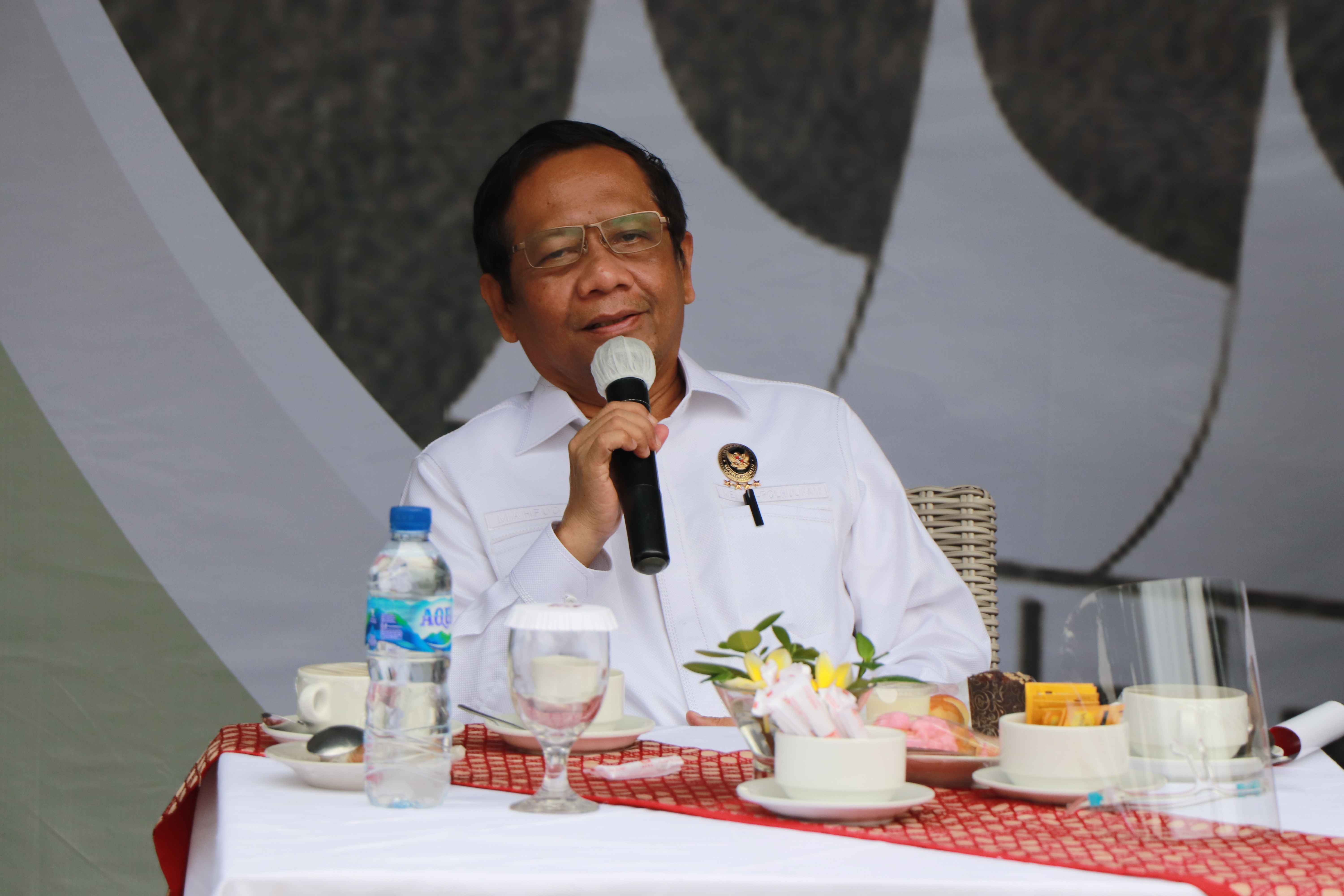Bahas Situasi Kekinian, Mahfud MD Bicara di ‘Ngopi Basamo’