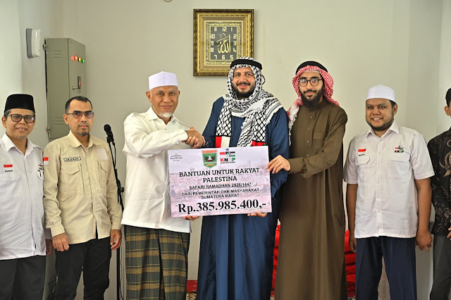 Gubernur Mahyeldi Serahkan Bantuan Kemanusiaan dari Masyarakat Sumbar untuk Rakyat Palestina