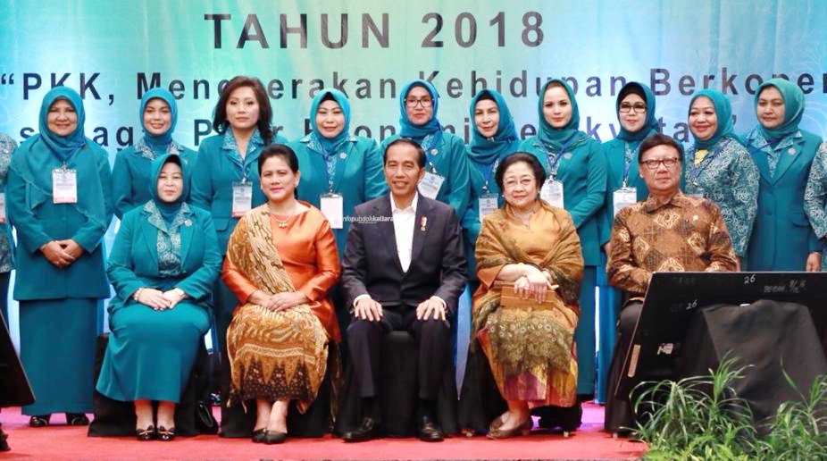 TP-PKK SUMBAR&nbsp;RAIH 6 PENGHARGAAN DI JAMBORE NASIONAL KADER PKK 2018