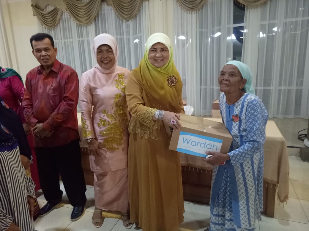 Dipenghujung Ramadhan LKKS Serahkan Sembako di Kota Pariaman