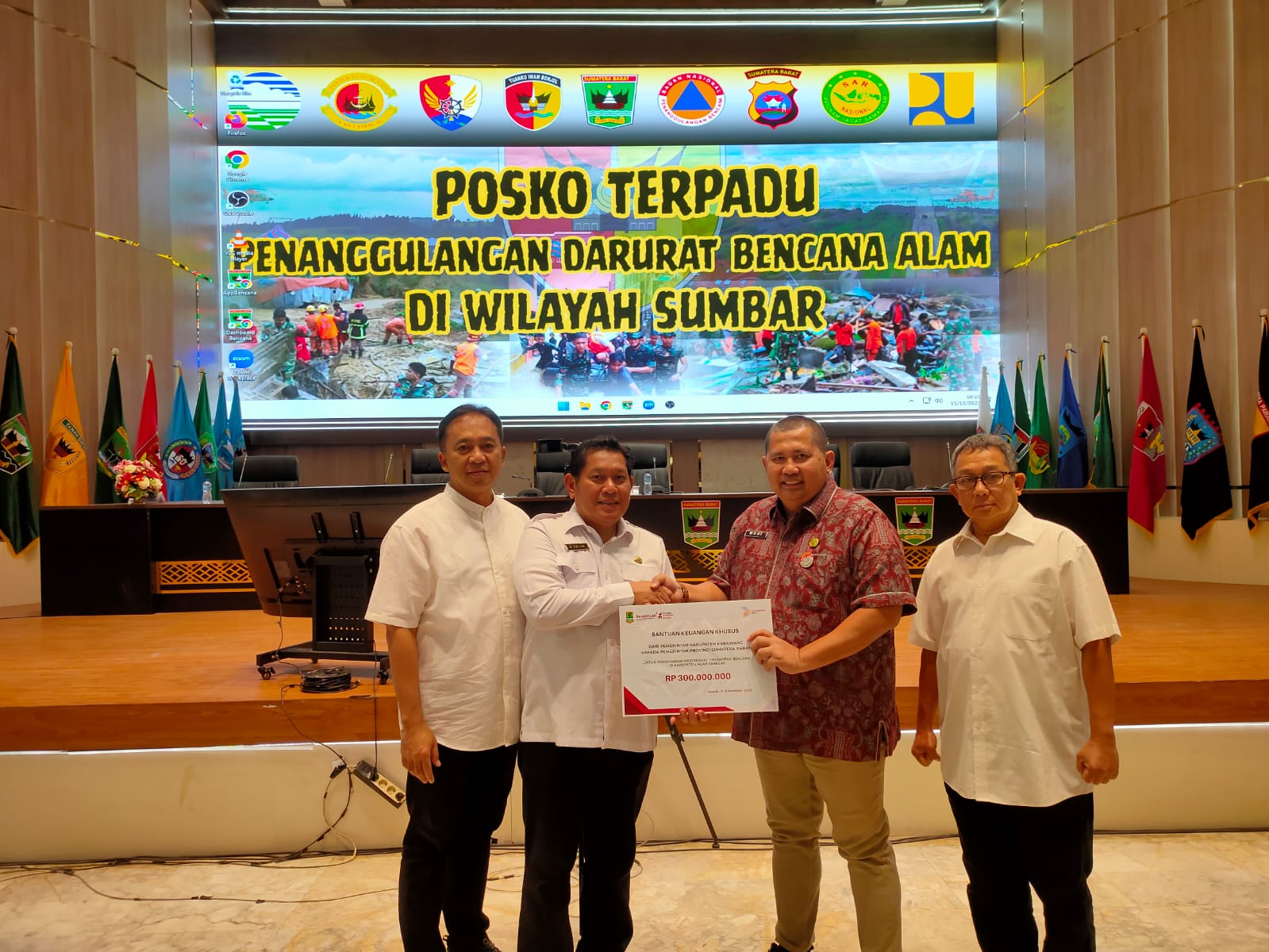 Karawang Salurkan Bantuan Khusus Rp 300 Juta untuk Korban Bencana Agam